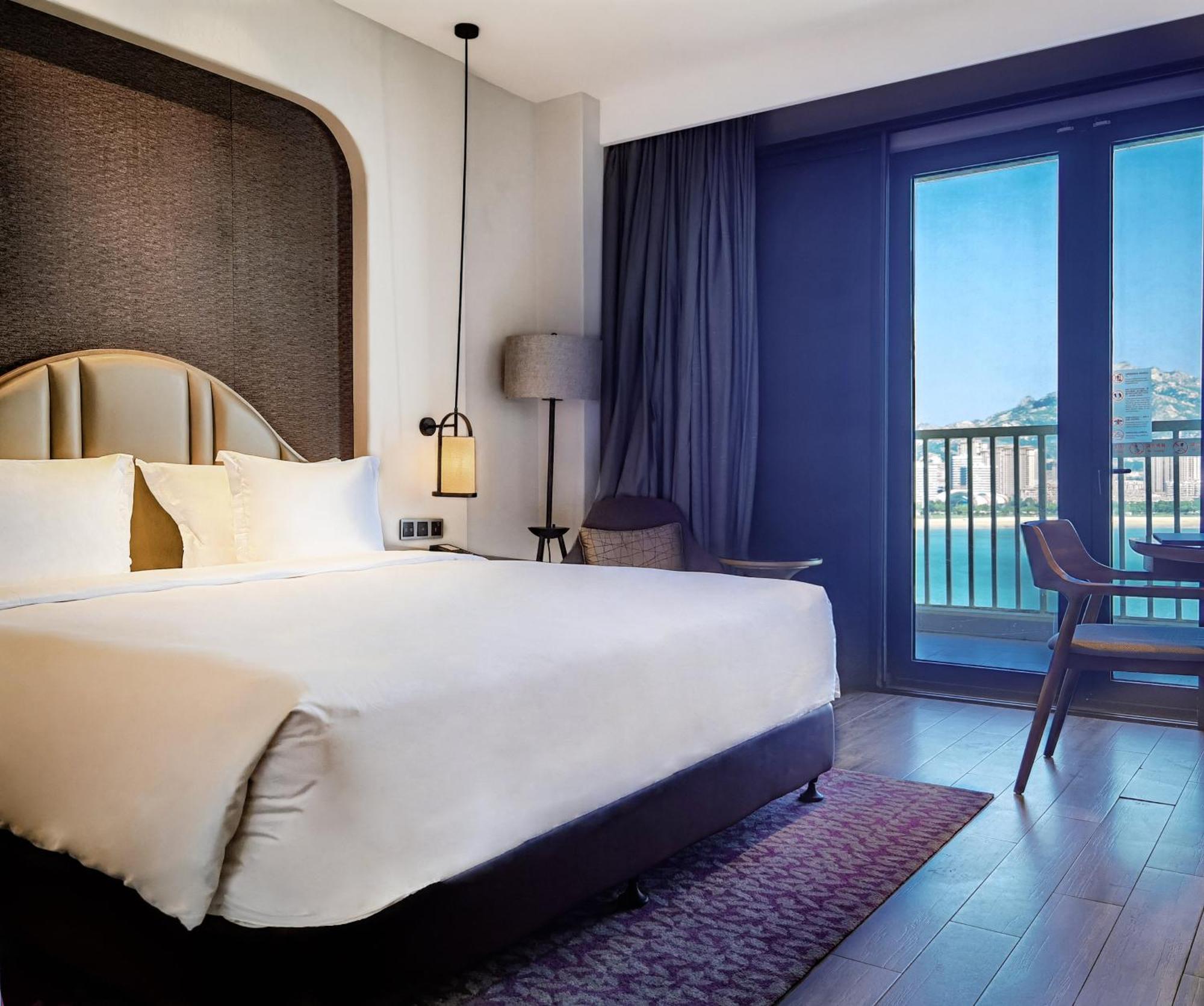 Crowne Plaza Qingdaoorientalmoviemetropolis By Ihg Hotel Ngoại thất bức ảnh