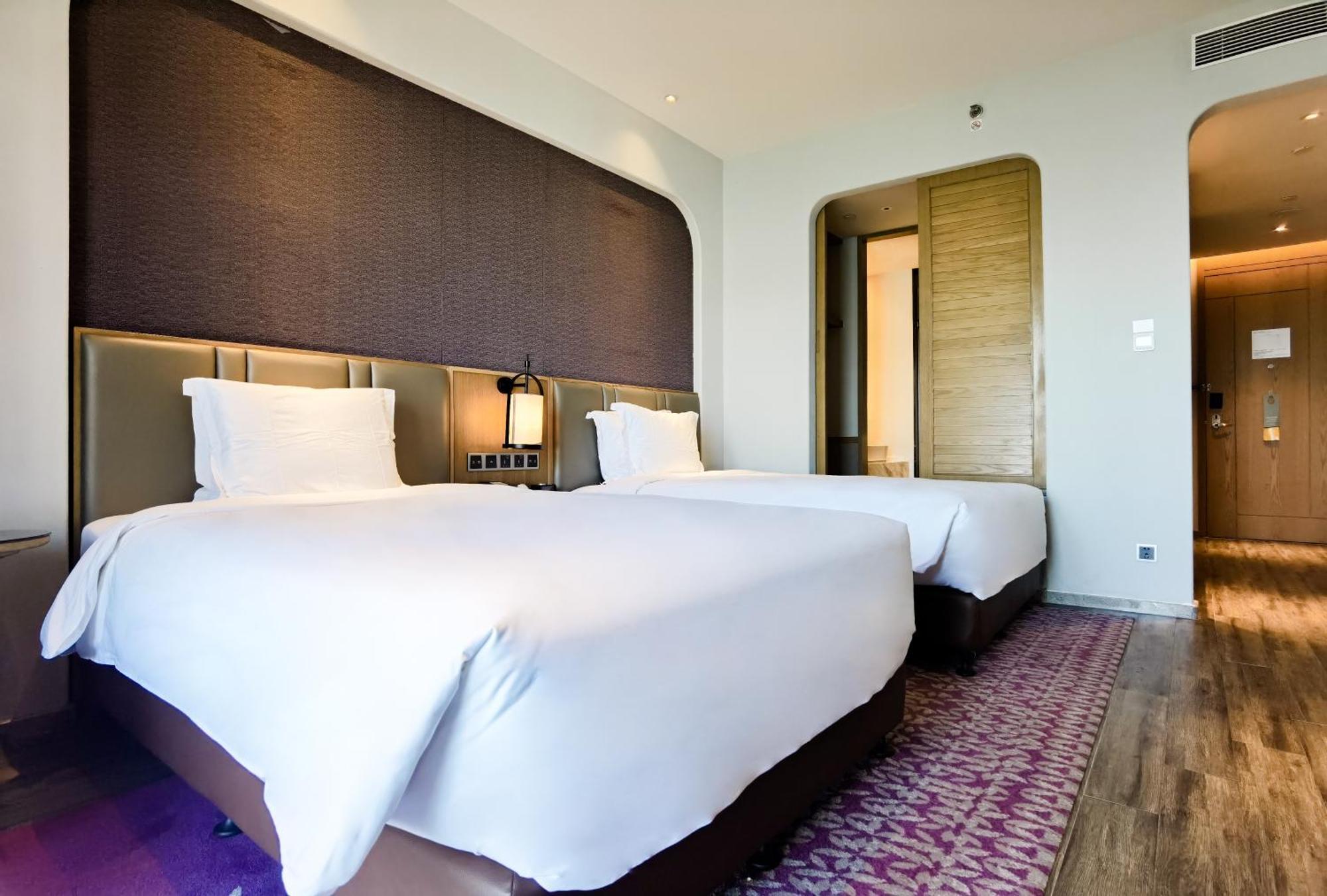 Crowne Plaza Qingdaoorientalmoviemetropolis By Ihg Hotel Ngoại thất bức ảnh